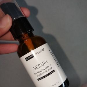 "Niacinamide for acne skin reducing pores, controlling oil, and improving skin texture"
